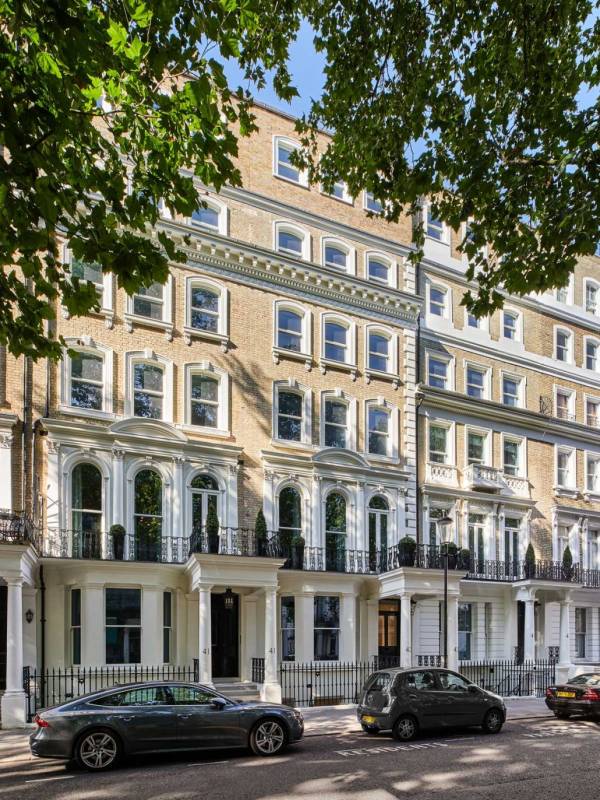 Gallery 41-43 Beaufort Gardens#