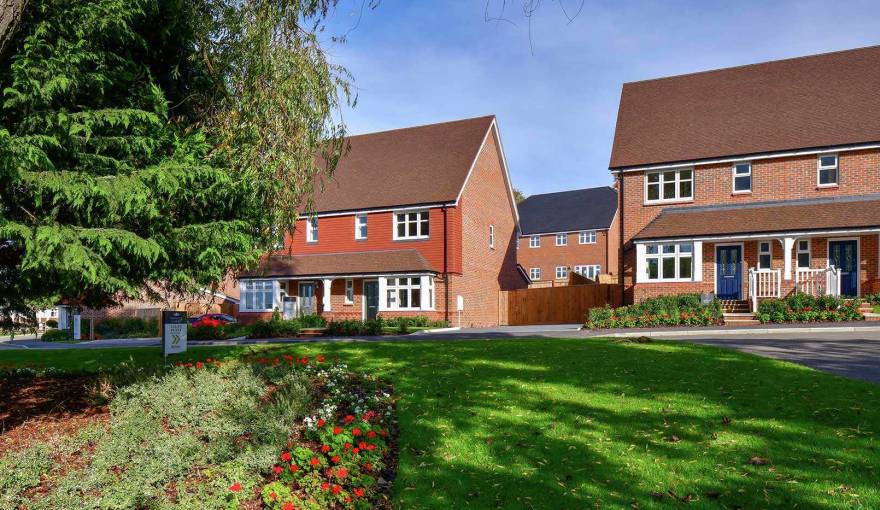 Princes Chase Apartments/Houses in Leatherhead, KT22 London