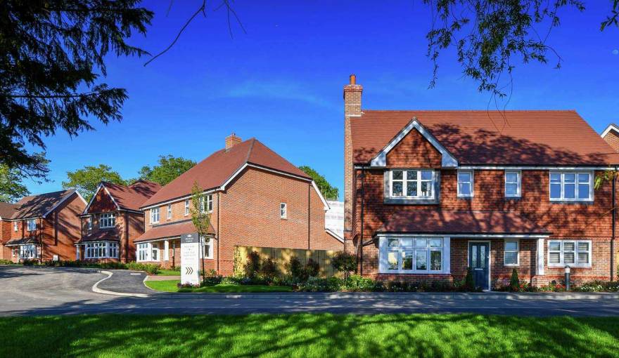 Princes Chase Apartments/Houses in Leatherhead, KT22 London