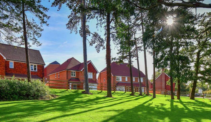 Princes Chase Apartments/Houses in Leatherhead, KT22 London