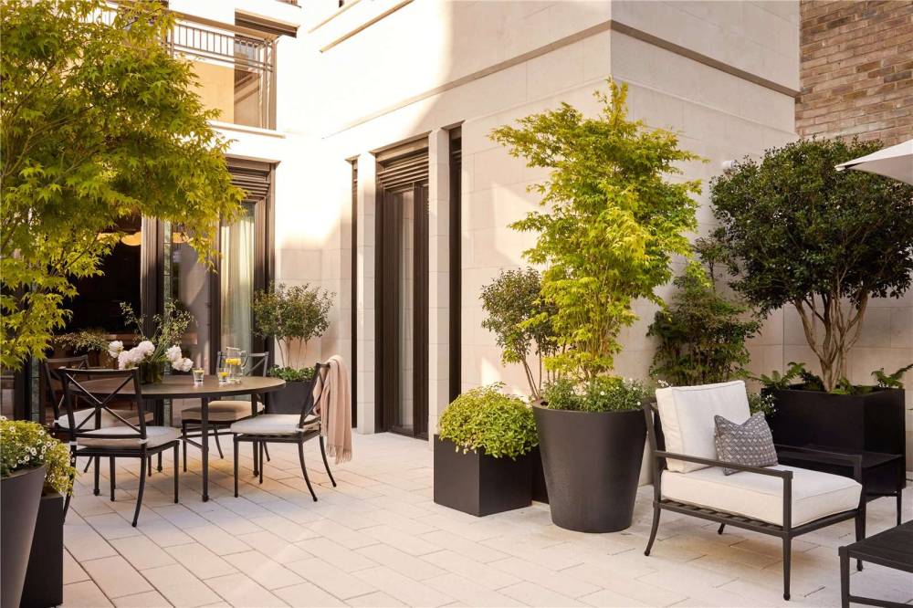 Gallery 60 Curzon#