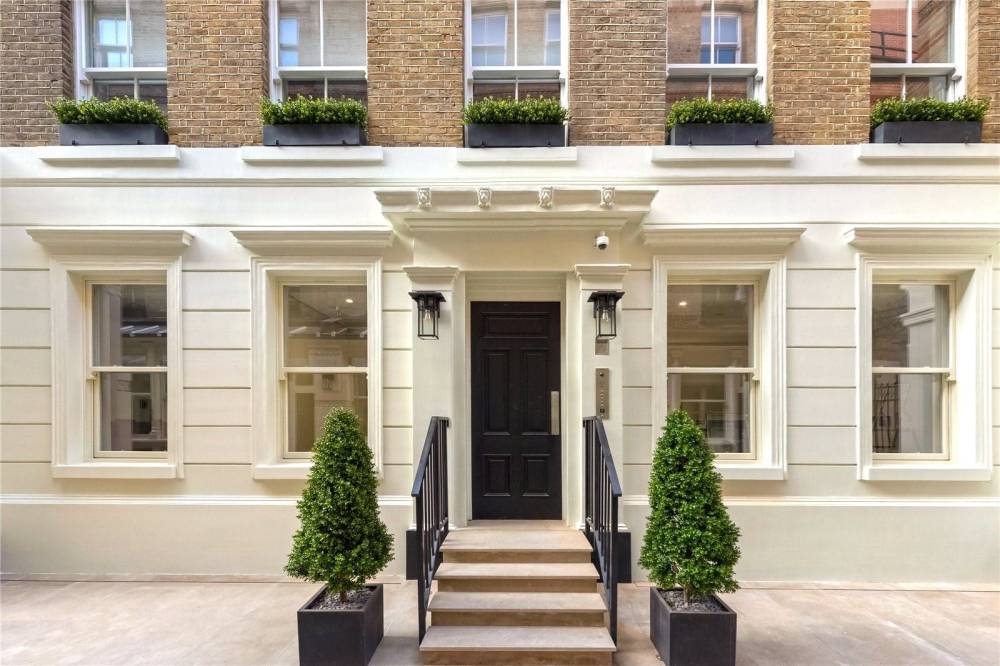 Gallery Pinks Mews#