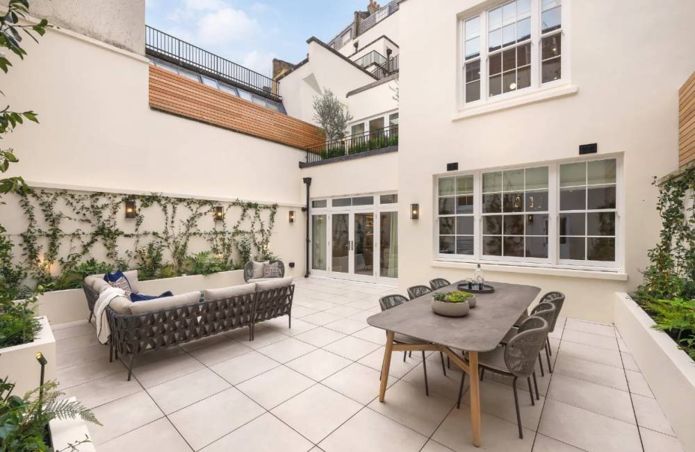 Gallery Wilton Crescent#