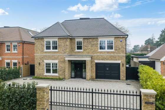 Windlesham in Kingswood