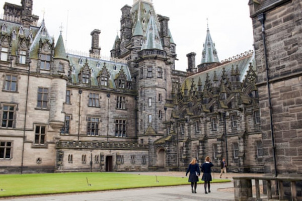 Recent research reveals huge demand for real estate near prestigious schools