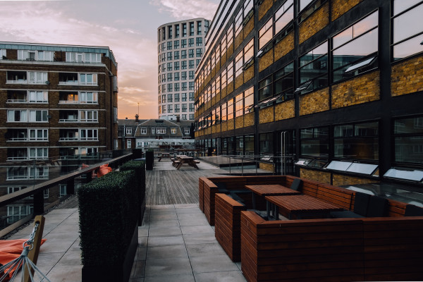 Extra outdoor spaces can add £381k to London property prices