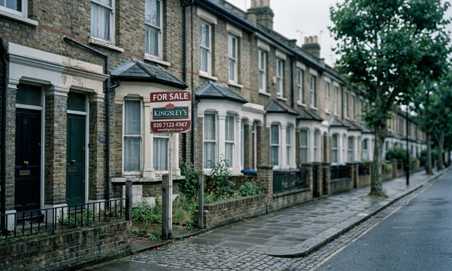 A minimalist infographic showing London asking prices down 4.4% and homes for sale at a 16-year high in August 2026.