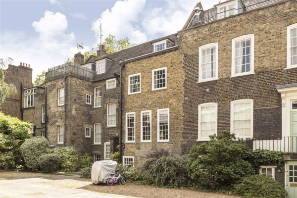 Quiet Stepney Green near posh Canary Wharf favours residents