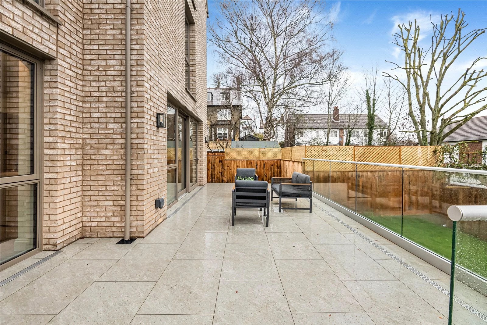 Gallery Magenta Close