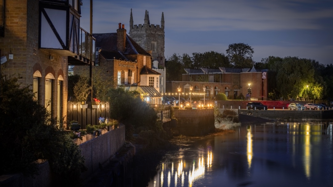 Gallery Wireless Apartments