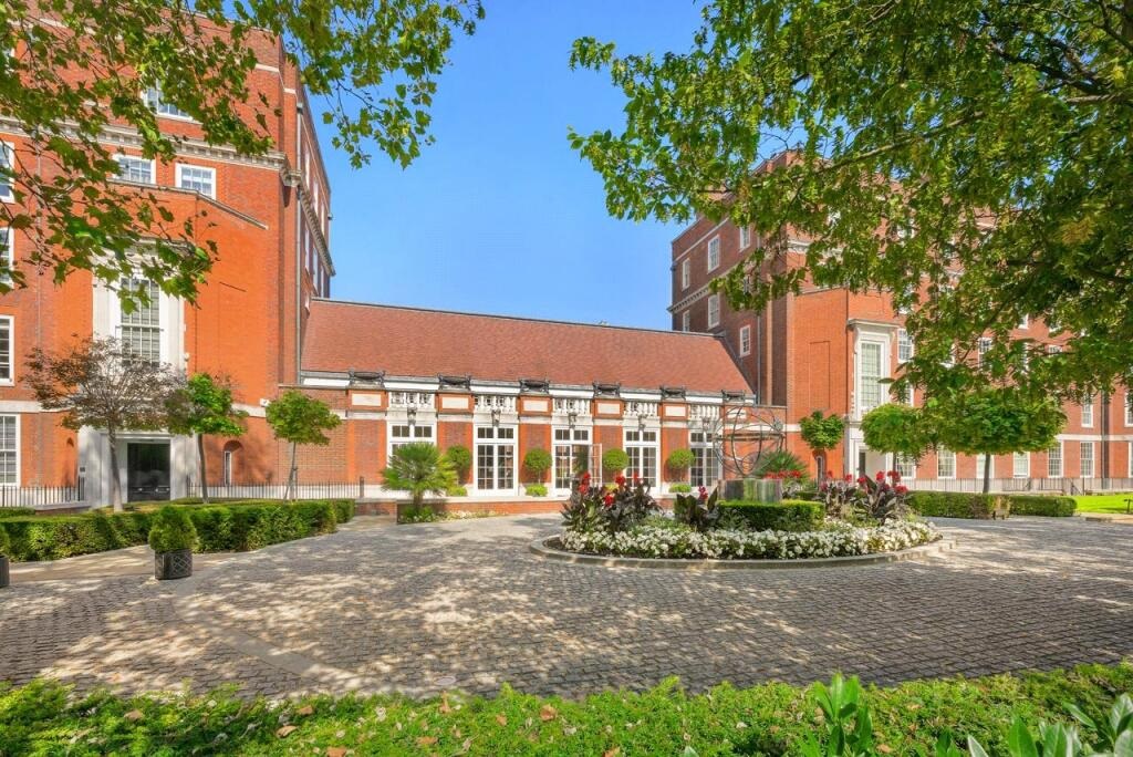 Gallery Academy Gardens