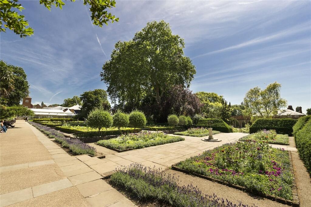 Gallery Academy Gardens