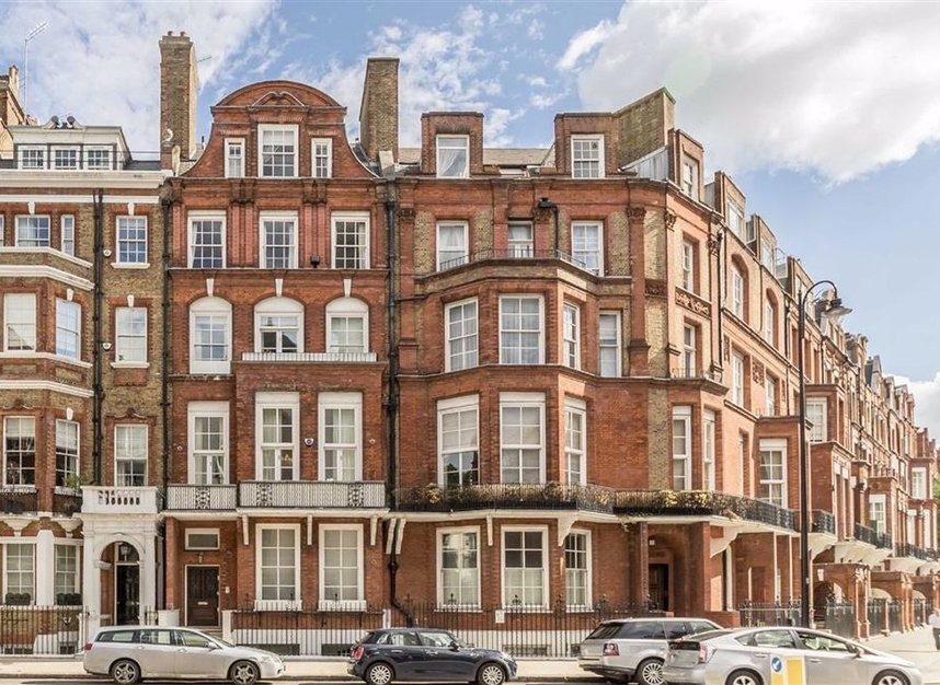 Gallery 27–29 Pont Street