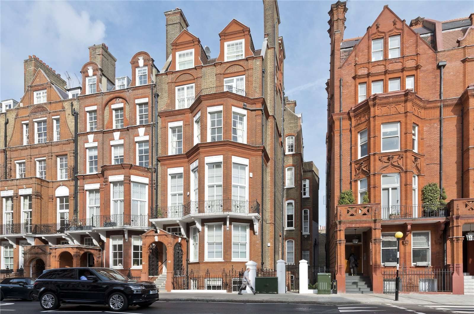 Gallery 27–29 Pont Street